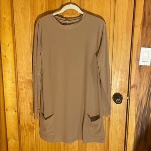Buttery Soft Taupe Brown Tunic w/ Pockets, EUC